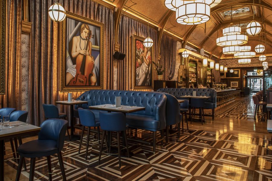 A photo of Café en Seine Interior Empty