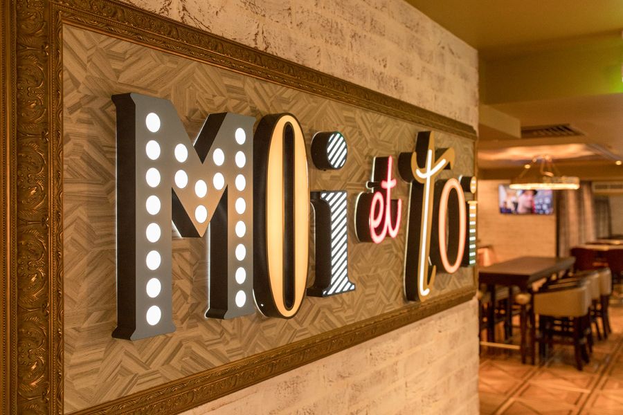 A photo of the Café en Seine Moi et toi sign