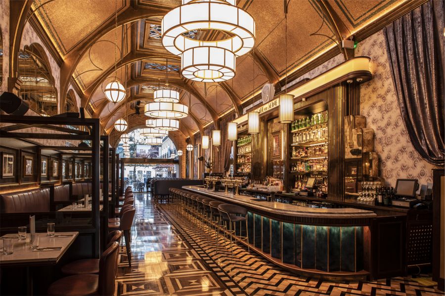 A photo of the interior of Cafe en Seine