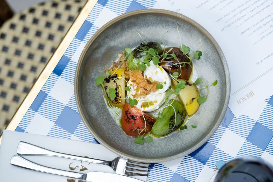 A photo of Café en Seine's Charred Heirloom Tomatoes